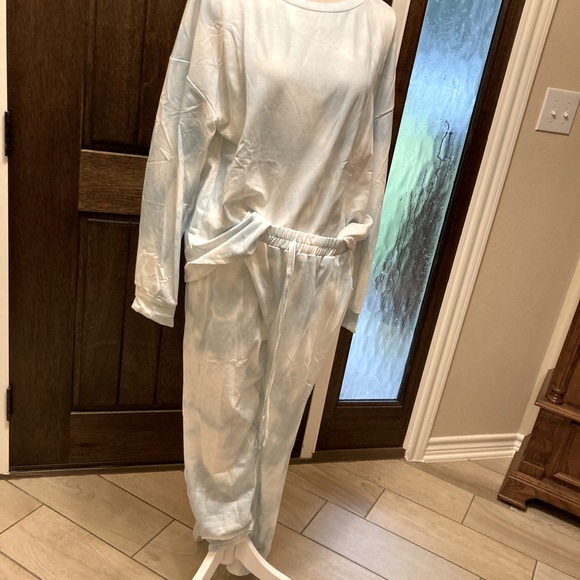 Lounge Set in GreenTie Dye - Picture 3 of 5